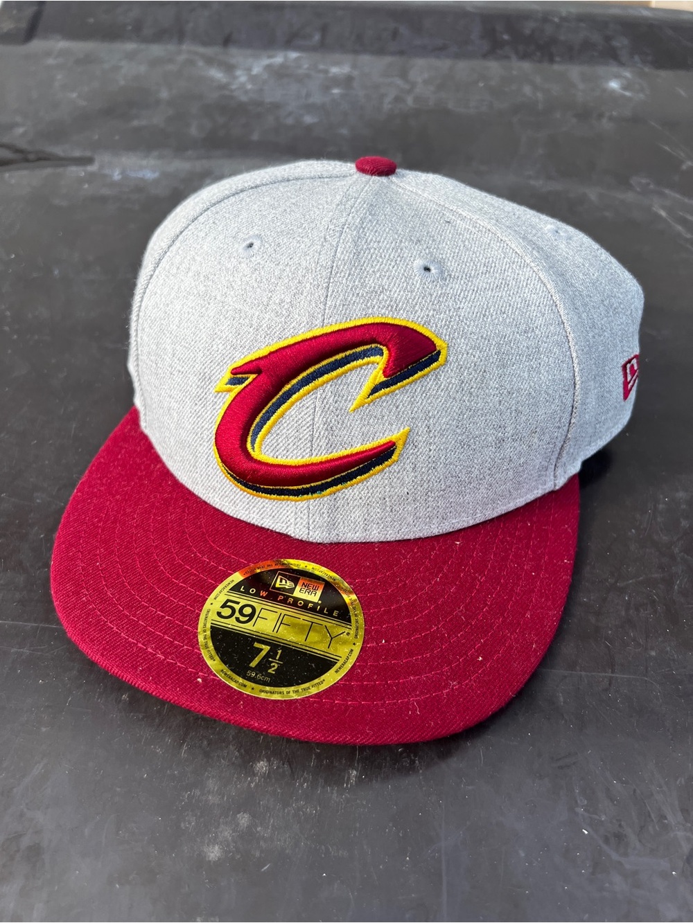 NEW New Era size 7 1/2 Fitted Cleveland Caveliers Hat Low Profile NBA